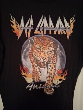 Def leppard shirt